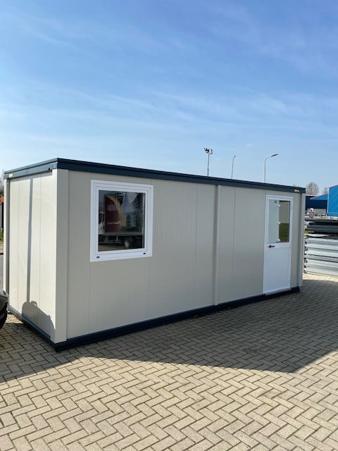 Geïsoleerde unit te koop, raam en deur op iedere gewenste positie