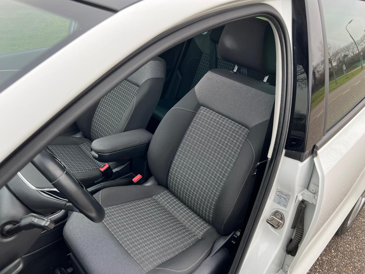 Werkelijk als nieuw, VW Polo 2015 met slechts 93000 km, Panoramadak!