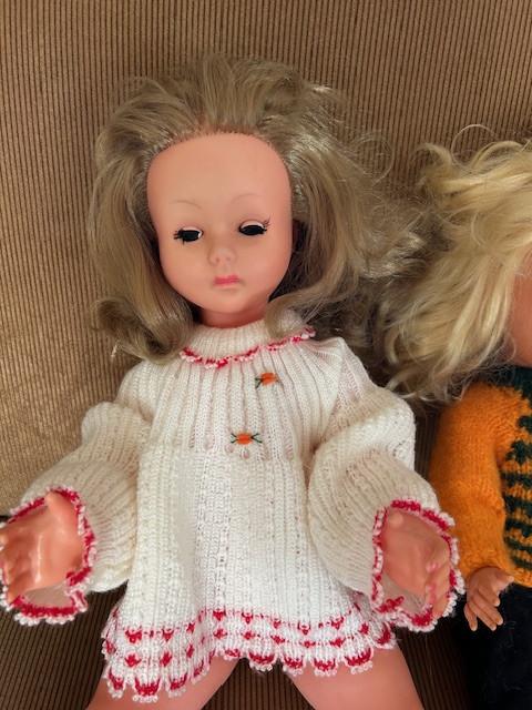 Diverse oude poppen.   eind jaren '60. begin 70.