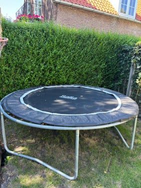 Trampoline