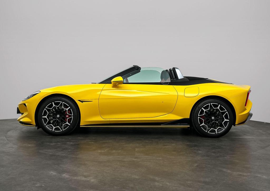MG Cyberster mg trophy extended range 77kwh | showroommodel | 507 km bereik