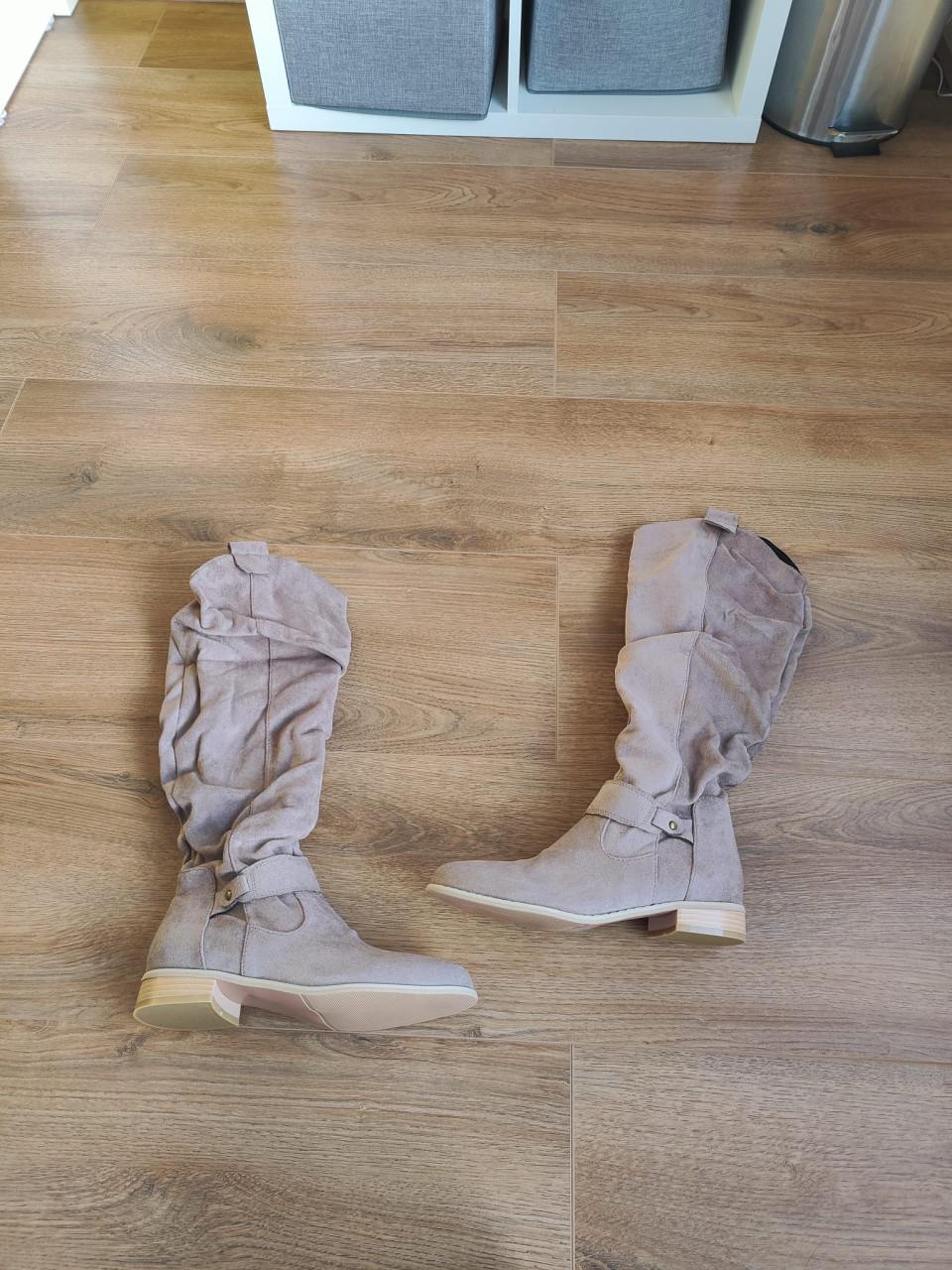 Dameslaarzen te koop!