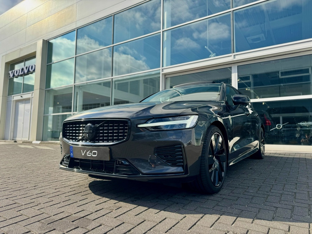 Volvo V60 t6 awd ultimate dark | nieuwprijs € 70.734,= |