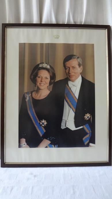 Koningshuis spullen 21 Bananen dozen  (Ophalen)