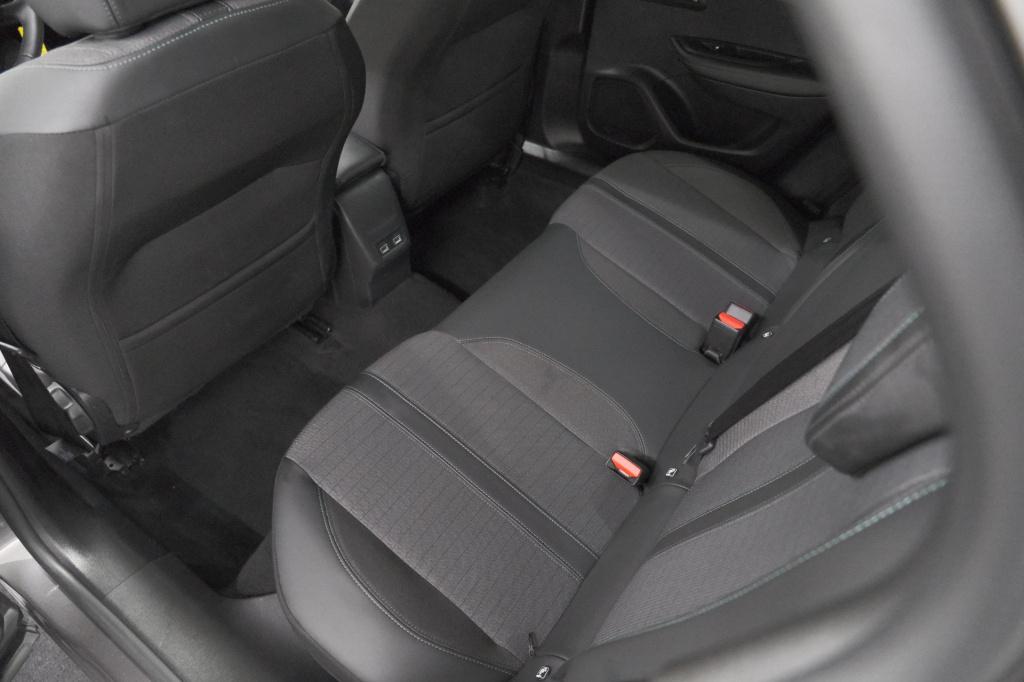 Peugeot 2008 puretech 130 eat8 allure pack | camera | apple carplay | parke