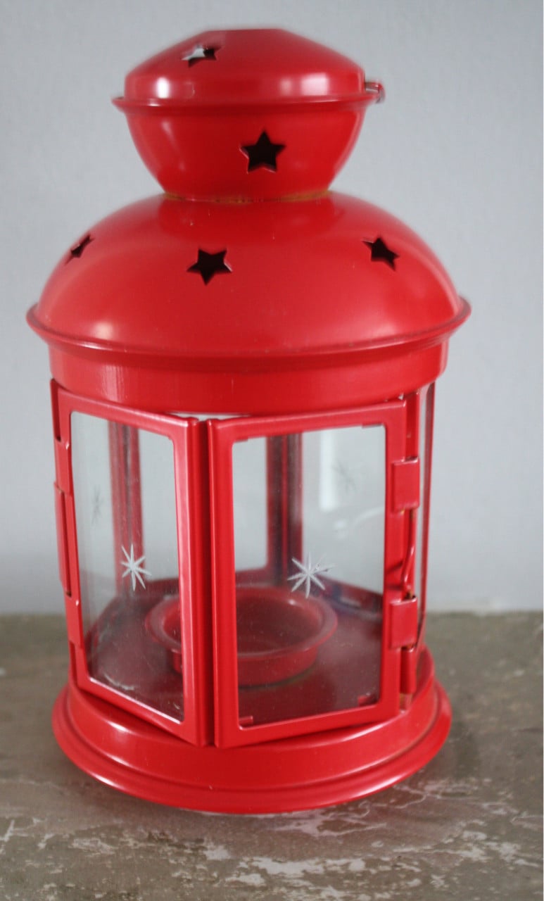 Rood metalen theelicht houde rmet ster in het glas