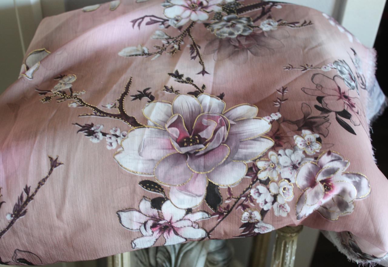 Grote lap  gladde stof  met mooie bloemen print