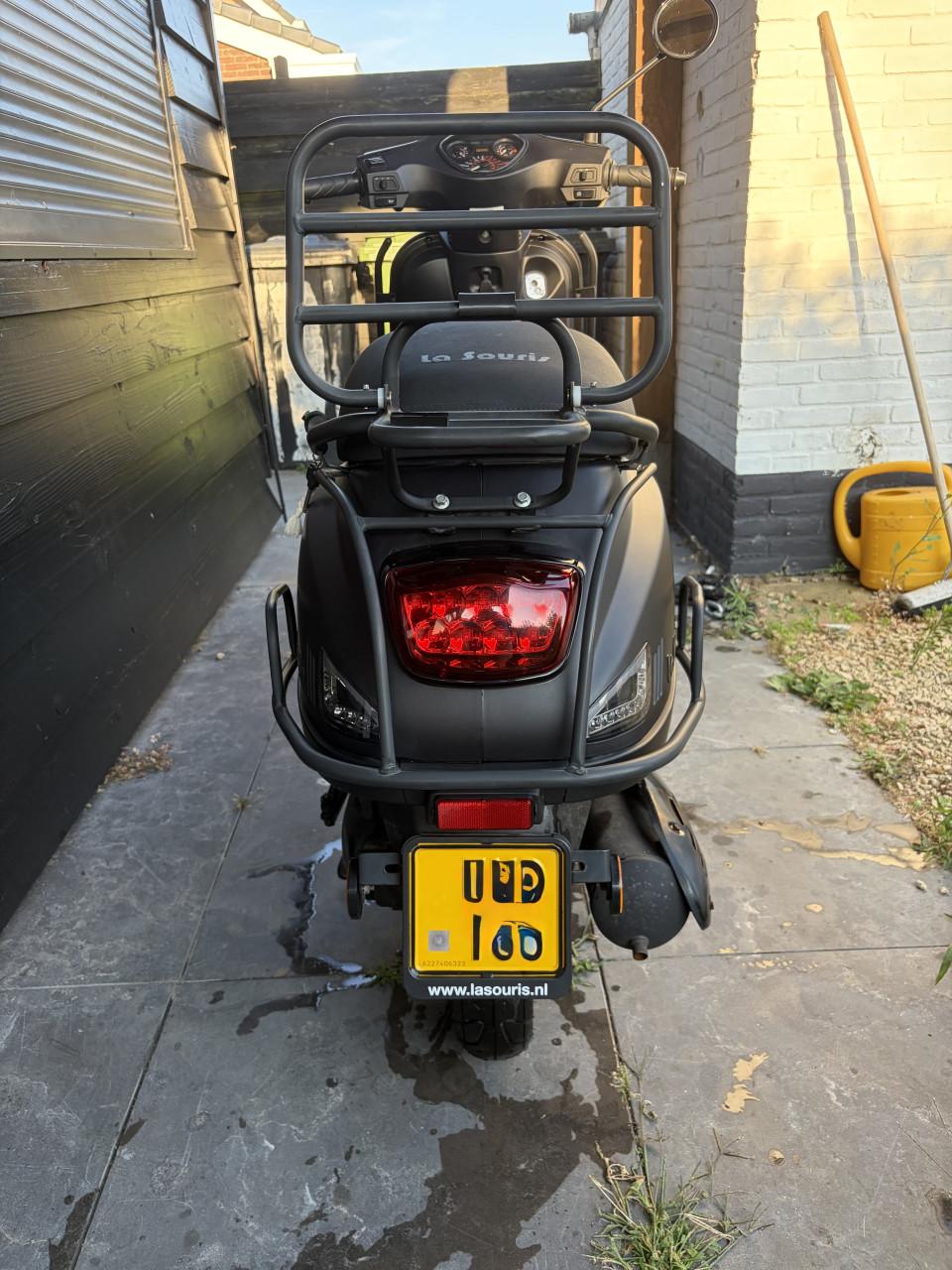 La Souris scooter RS - Mat Zwart