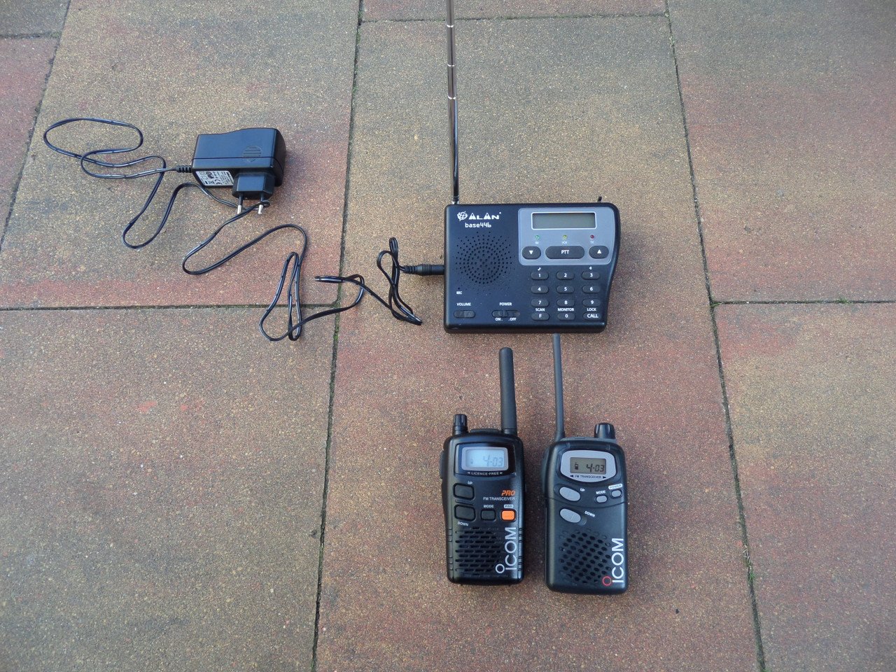 Alan Basisstation & 2x Icom Porto`s