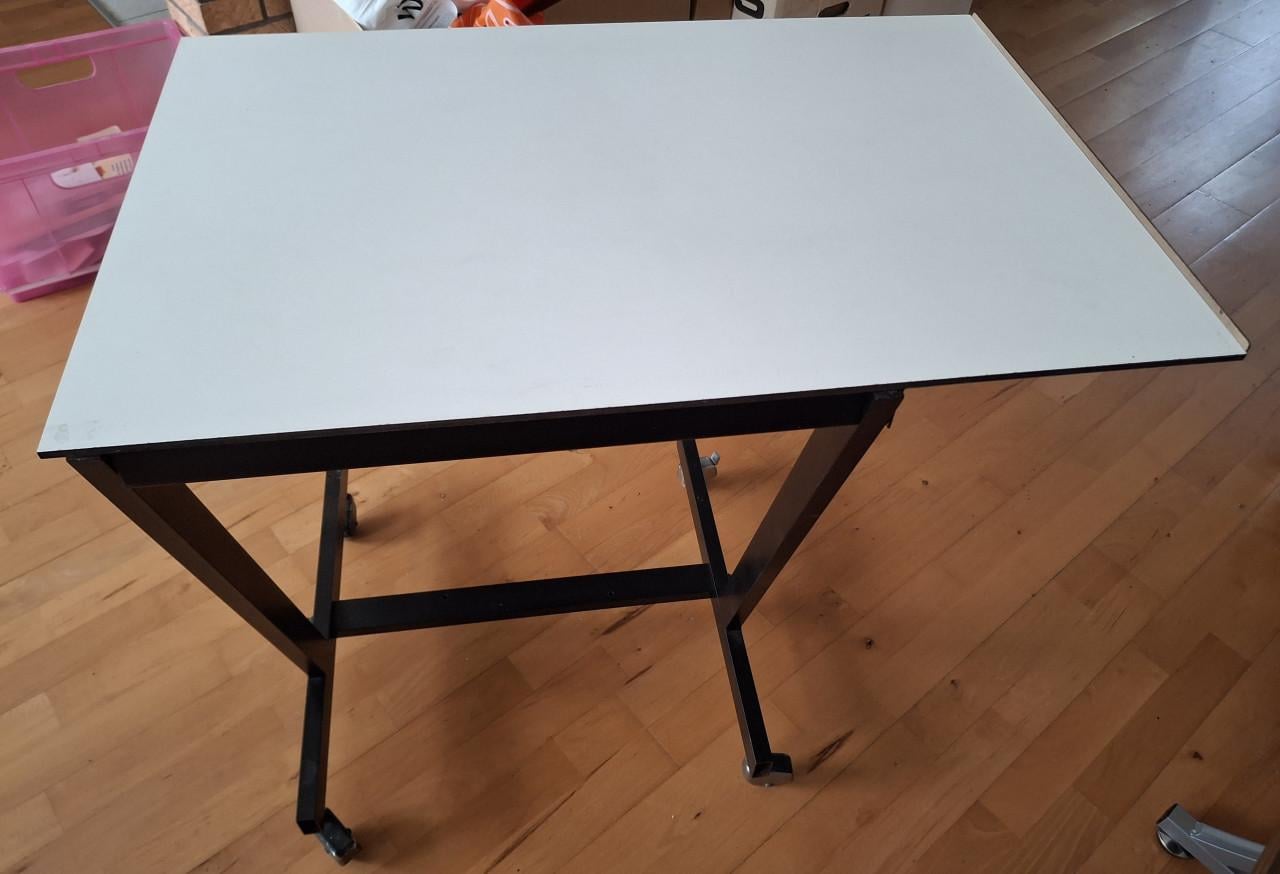Tafeltje op wieltjes