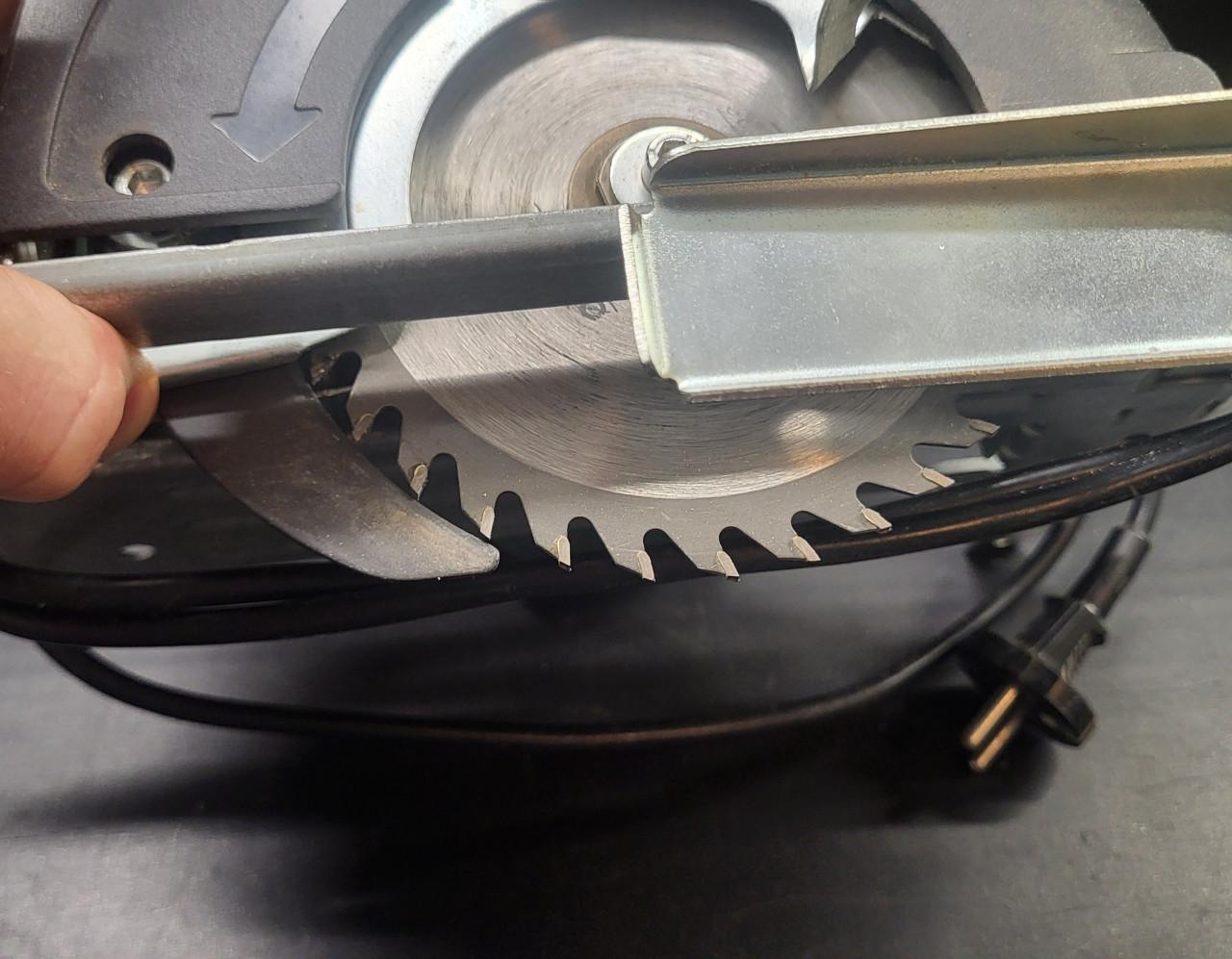 Cirkelzaag Bosch PKS40 met drie zaagbladen