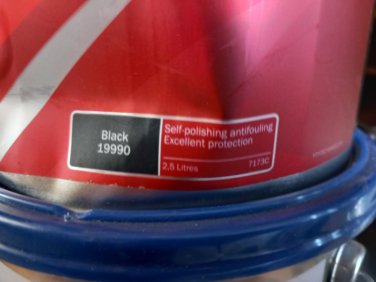 Te koop twee nieuwe 2,5 liter  bussen antifouling van hempel zelfslijpend