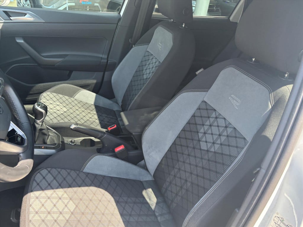 Volkswagen Taigo 1.0 tsi 110pk r-line| pano dak|trekhaak|led| navi via carp