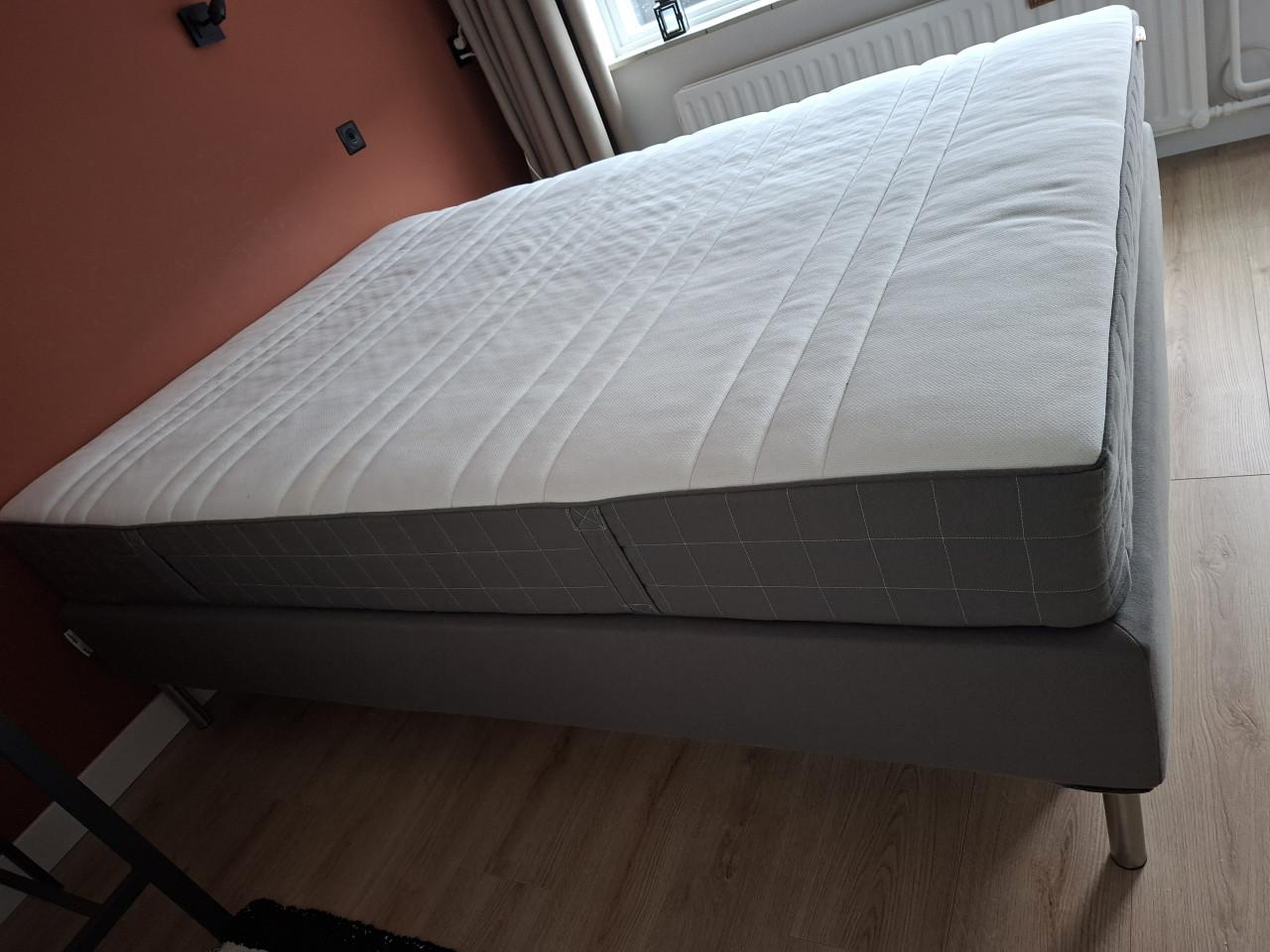 Bed boxspring Ikea 140/200