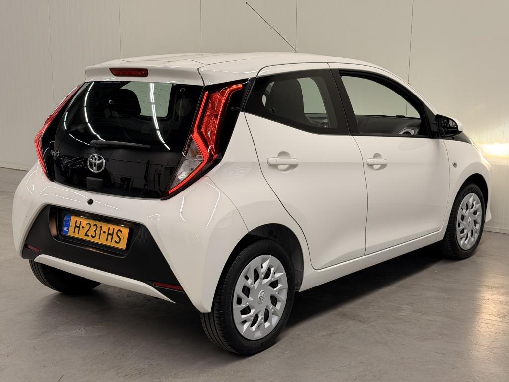 Toyota Aygo 1.0 vvt-i x-play| camera| carplay| cruise| airco