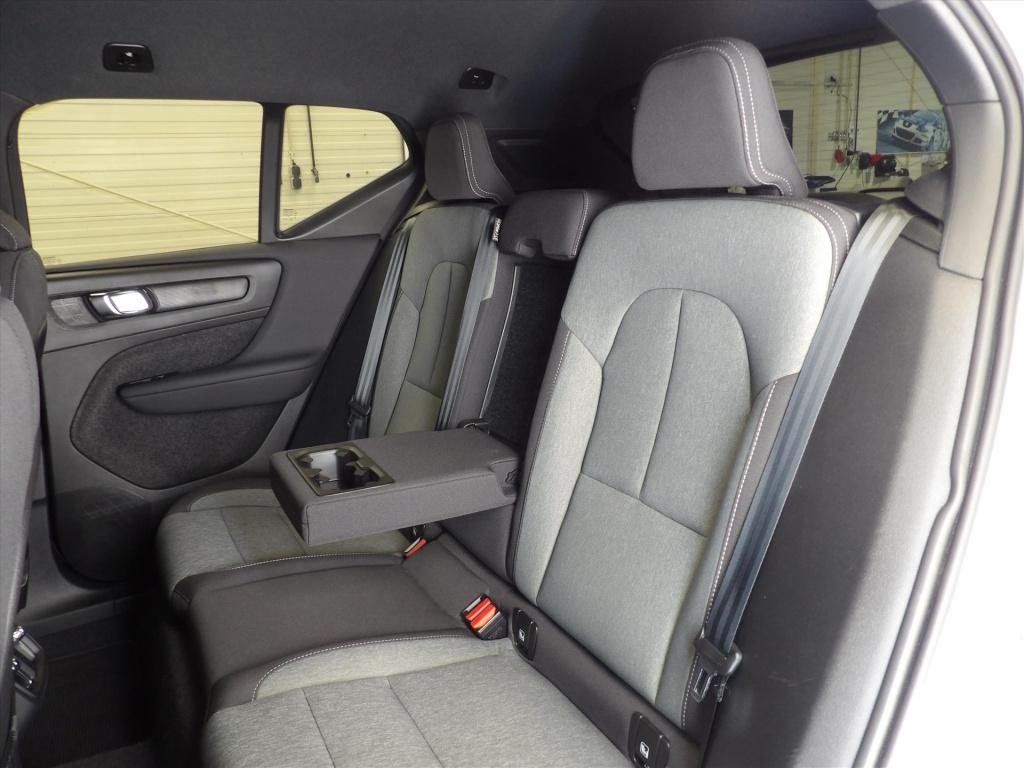 Volvo XC40 b3 163pk mild hybrid aut plus dark