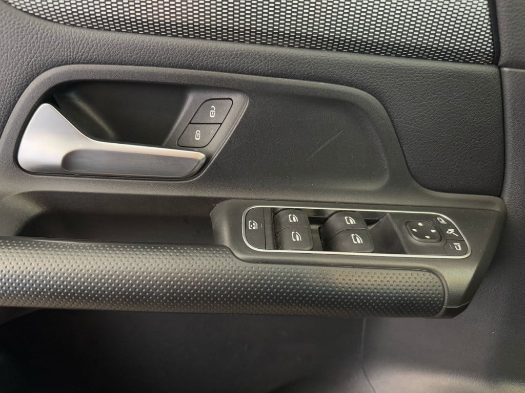 Mercedes-Benz Glb 180 business solution