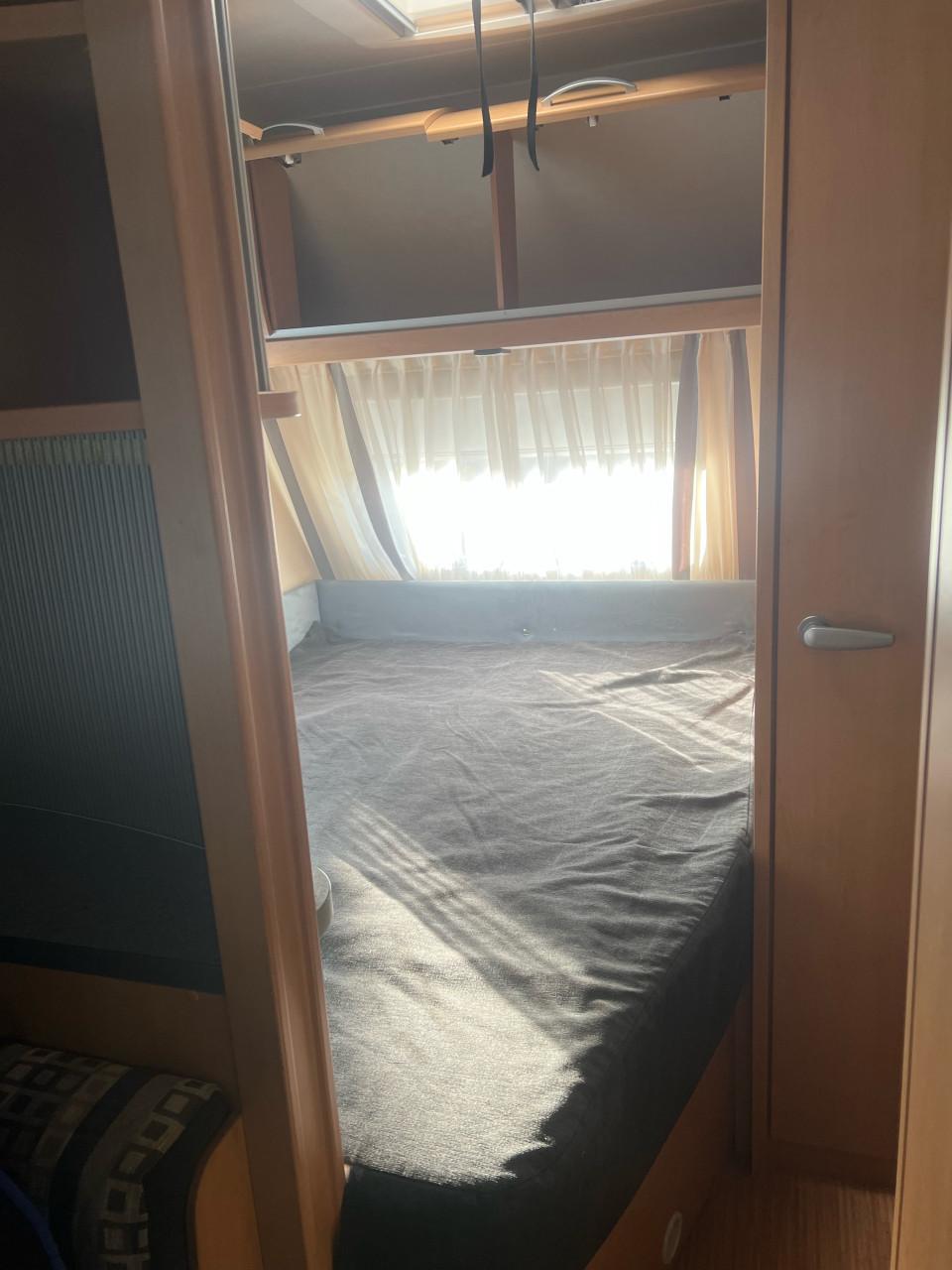 6-persoons knaus Südwind caravan met stapelbed