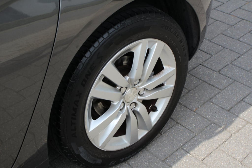 Peugeot 308 1.2 puretech active - cruise - navi - pdc - dis.riem 2024 v.v.!