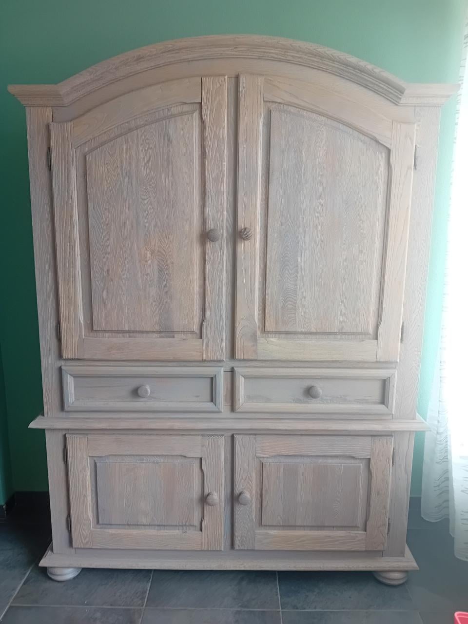 Eikenhouten kast