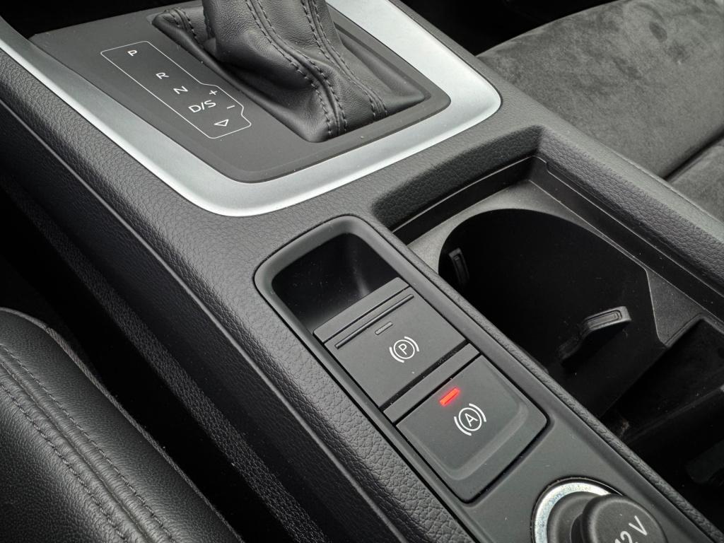 Audi Q3 35 tfsi * leder / alcantara * stoelverwarming * navigatie