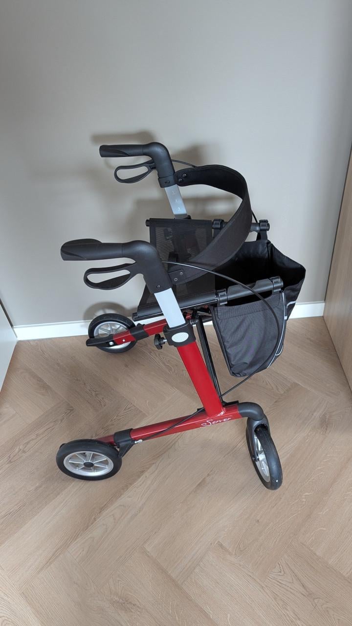 Rollator lichtgewicht zo Goed als nieuw