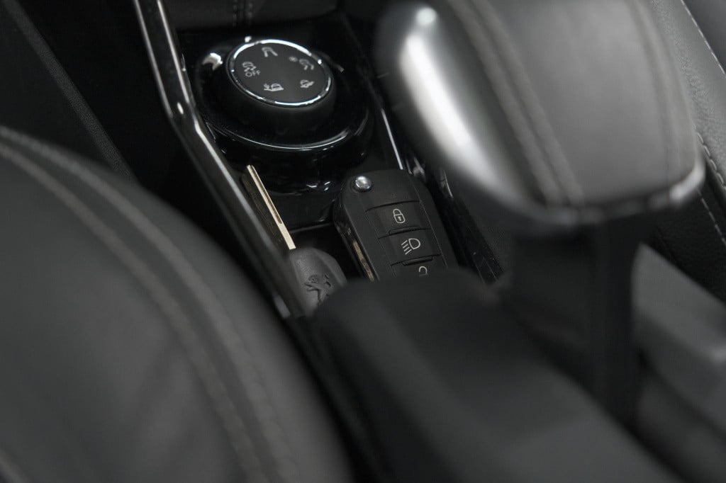 Peugeot 2008 puretech 130 gt-line | trekhaak | camera | apple carplay | par