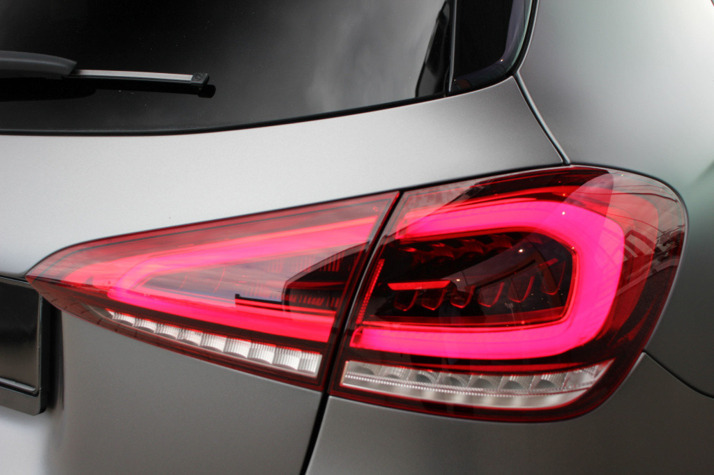 Mercedes-Benz A-Klasse amg 35 4matic premium plus | schaalstoelen | 360 cam