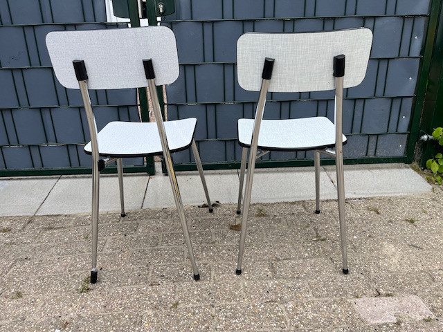 2 stoeltjes met formica