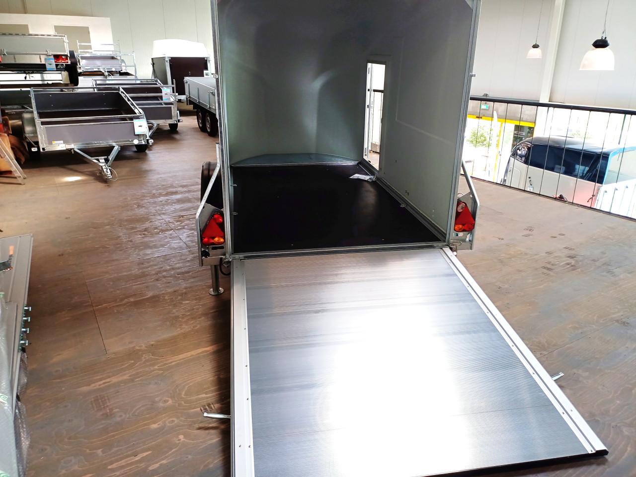 Debon Cargo 1300 300x155x168