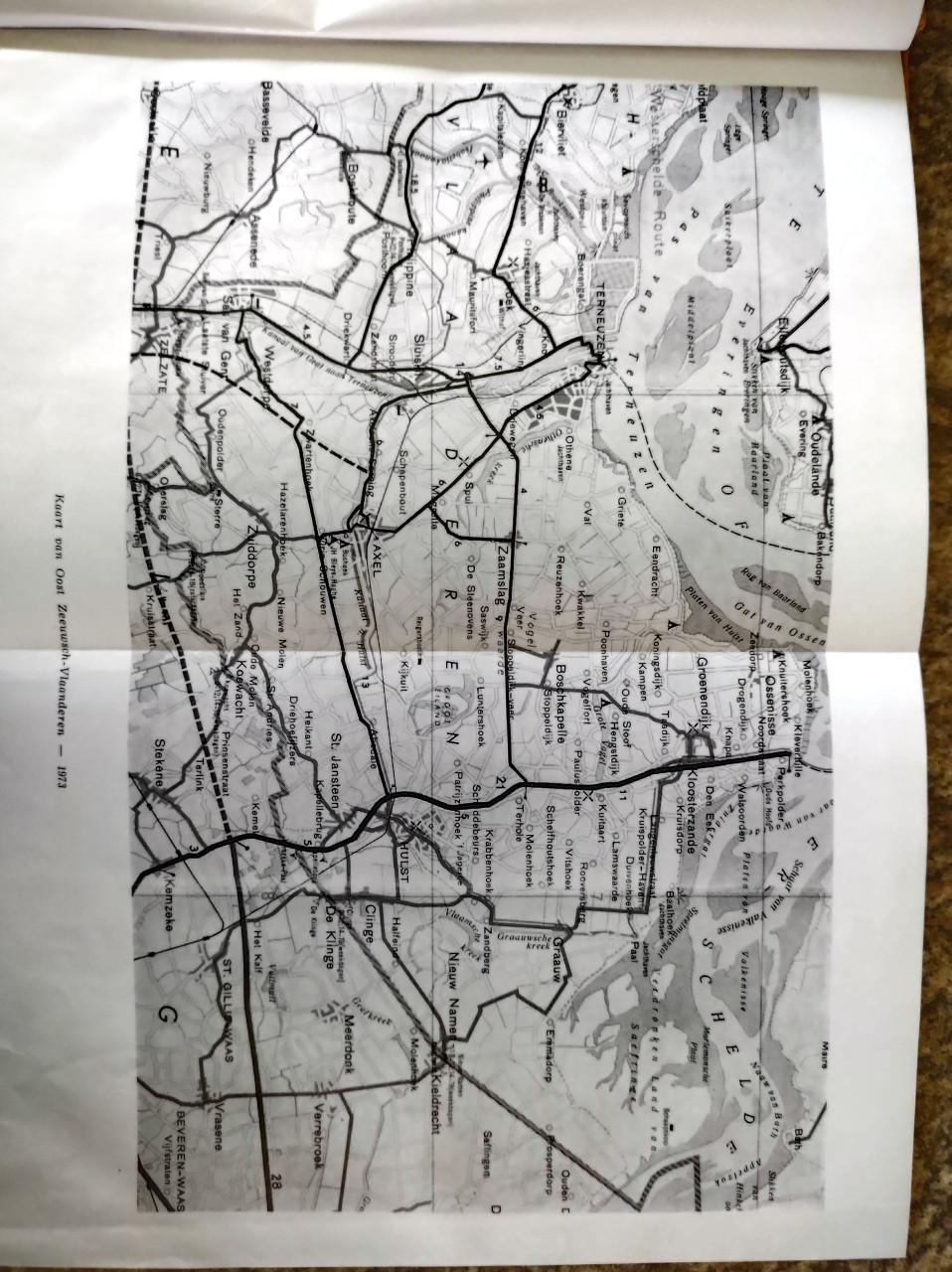 Oost Zeeuwsch- Vlaanderen Nu en toen.  Van Joh. de Vries