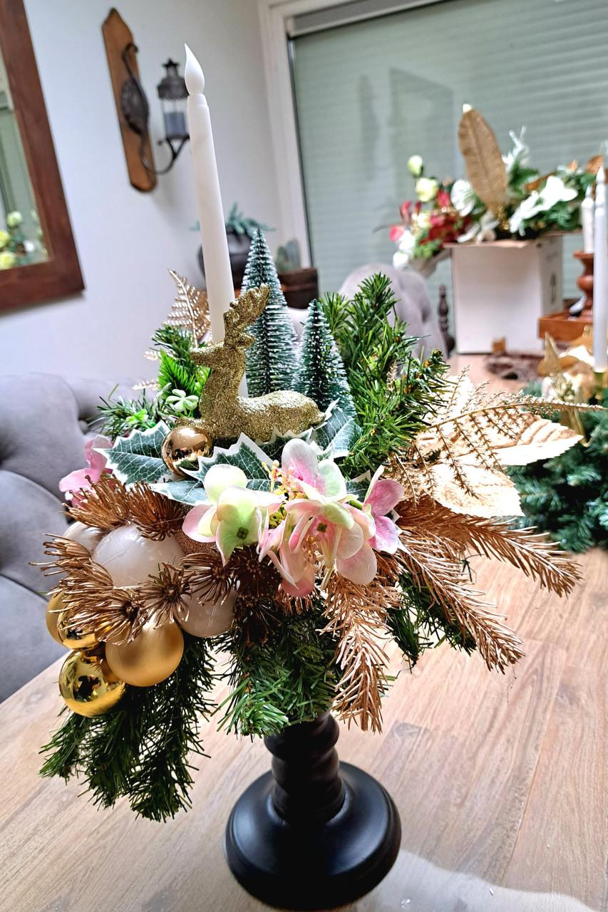 Kerst kunstbloemstuk