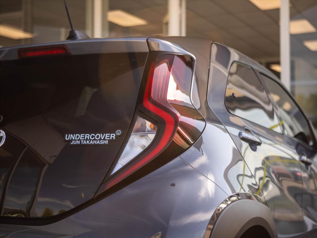 Toyota Aygo x 1.0 vvt-i mt 72pk premium | trekhaak | jbl sound system | app