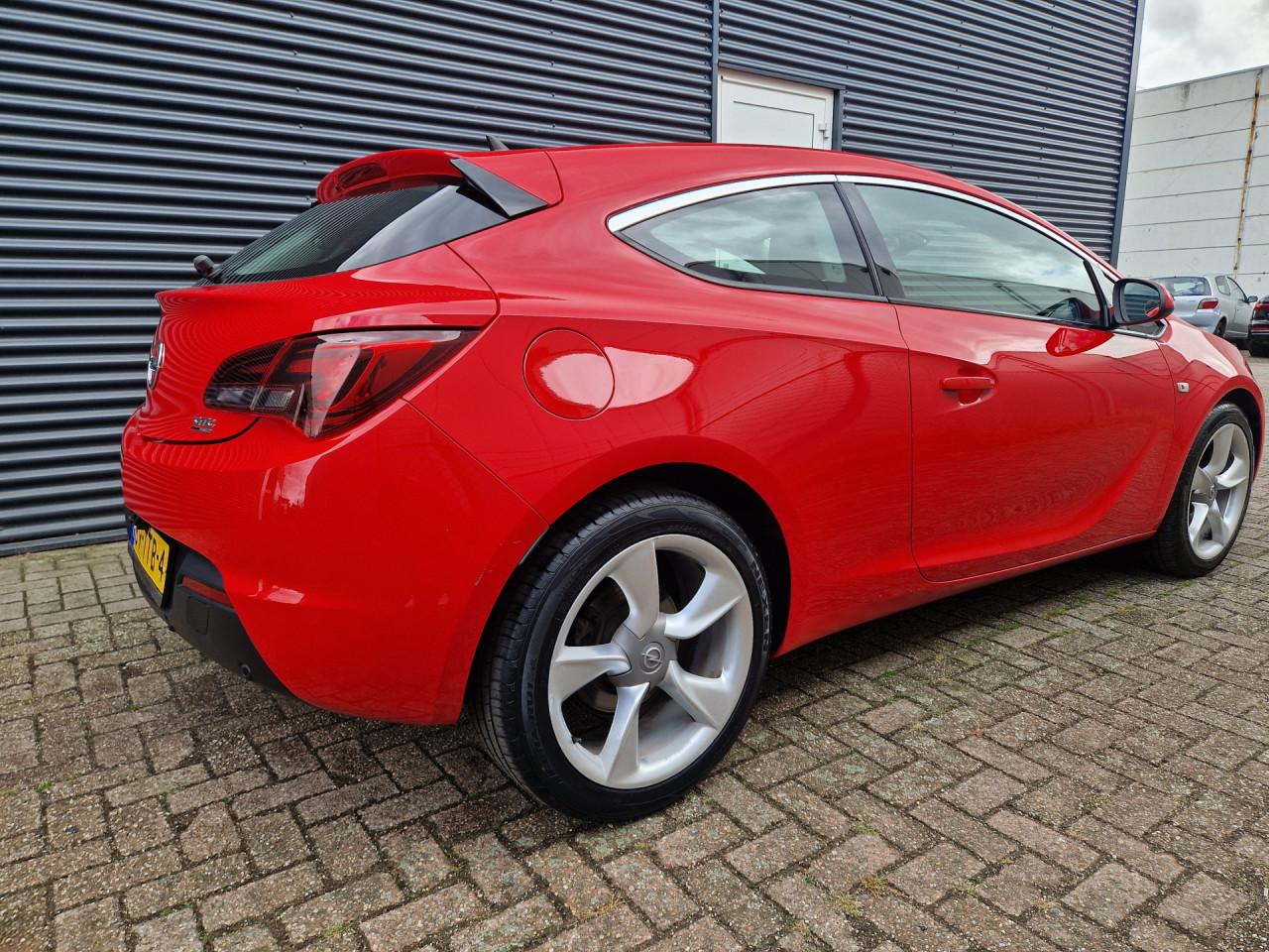 Opel Astra GTC 1.4 Turbo Sport