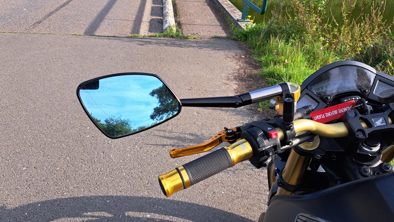 Nette Honda CB1000R