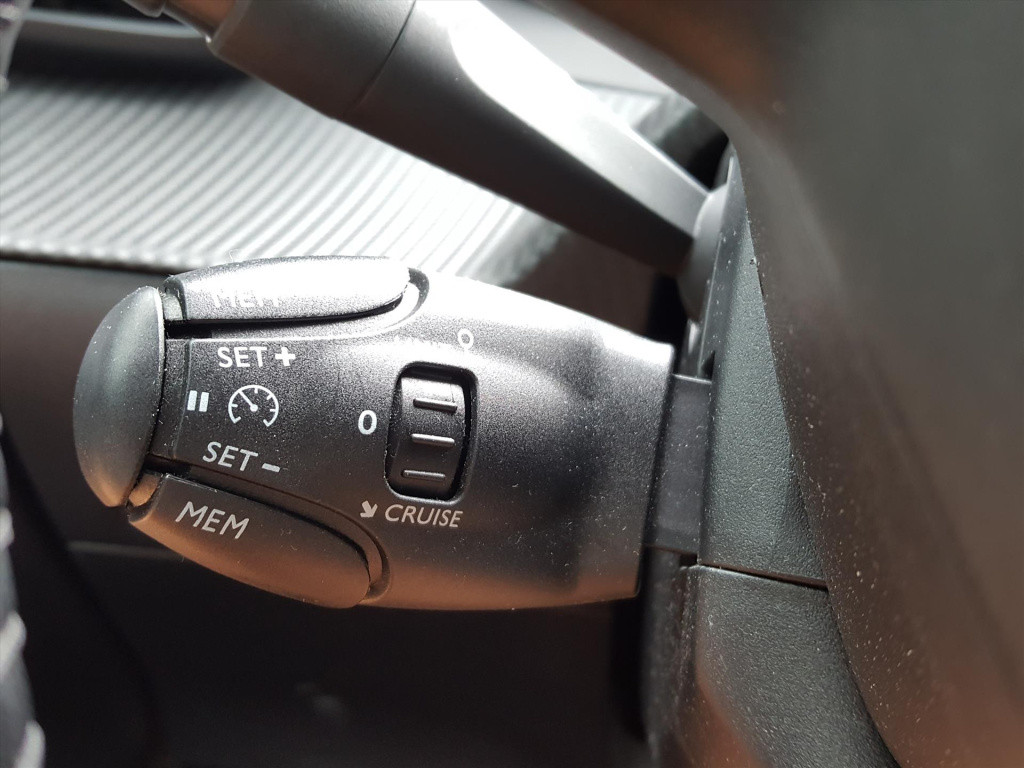 Peugeot 208 1.2 puretech 100pk active airco | cruise control navigatie via 