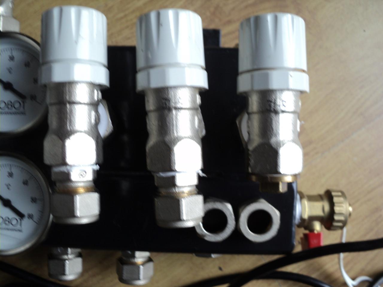 Vrijwel nieuwe 3 groep verdeler vloerverwarming ENERGI ZUINIG