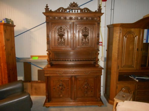Antiek wandmeubel in goede staat