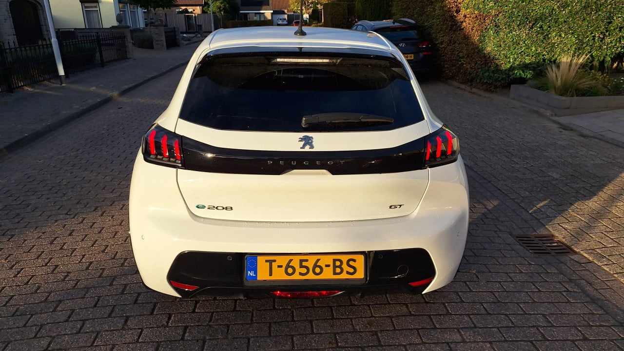 Peugeot e208 GT