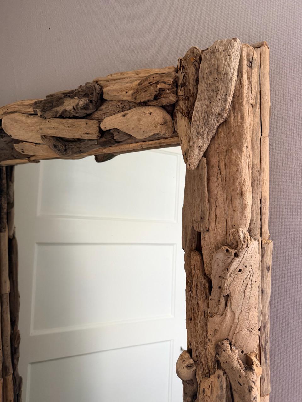 Stoere driftwood spiegel te koop.
