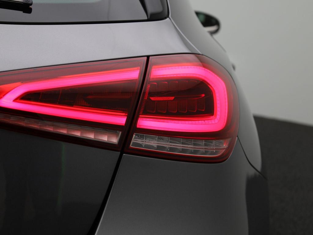 Mercedes-Benz A-Klasse 180 business solution amg | automaat | panorama dak 