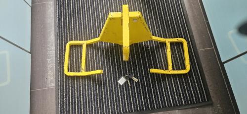 Gele parkeerbeugel met sleutels, HSP Type 007