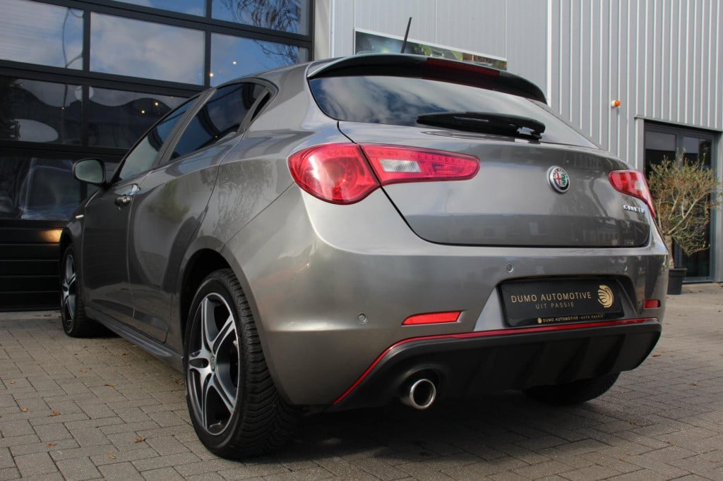 Alfa Romeo Giulietta 1.4 turbo multiair veloce tct - navi - cruise - uconne