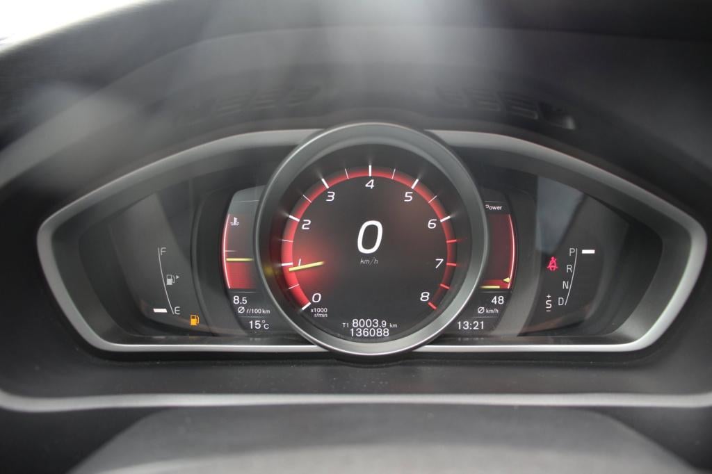 Volvo V40 1.5 t2 r-design automaat - leder/alcantara - led - navi - pdc + c