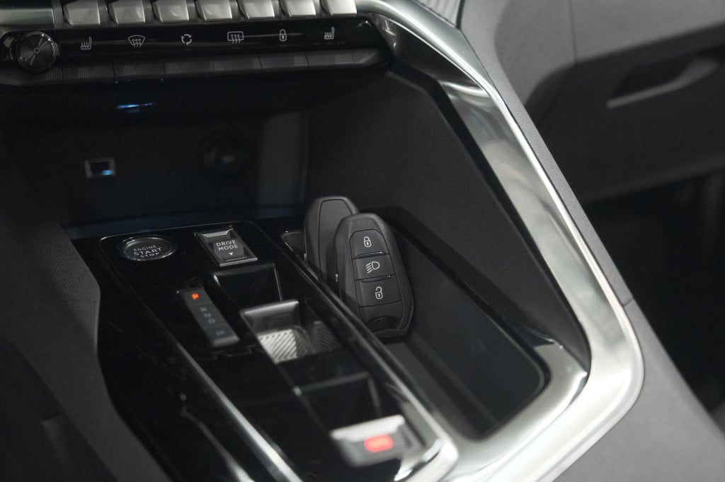 Peugeot 5008 puretech 130 eat8 active pack business | 7 zitplaatsen | camer
