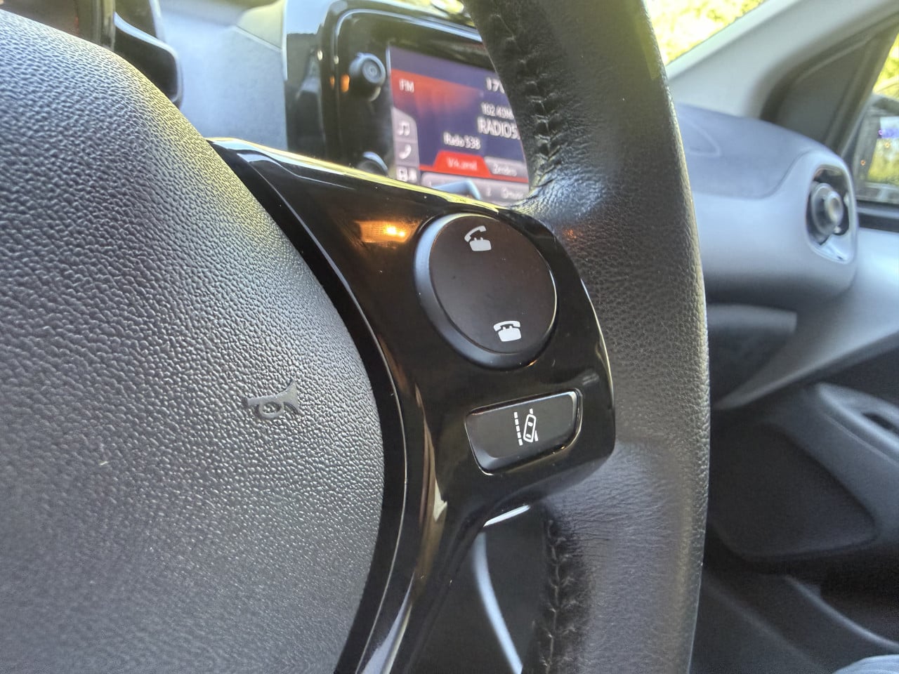 Peugeot 108 1.0 e- VTi Automaat/ Led/ Scherm/ Lane/ Airco/ Full option