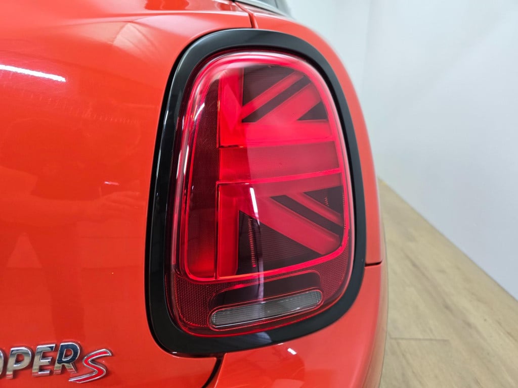 Mini Cooper mini occasion 2.0 automaat | 5 deurs en maar 1 van in nl | twee