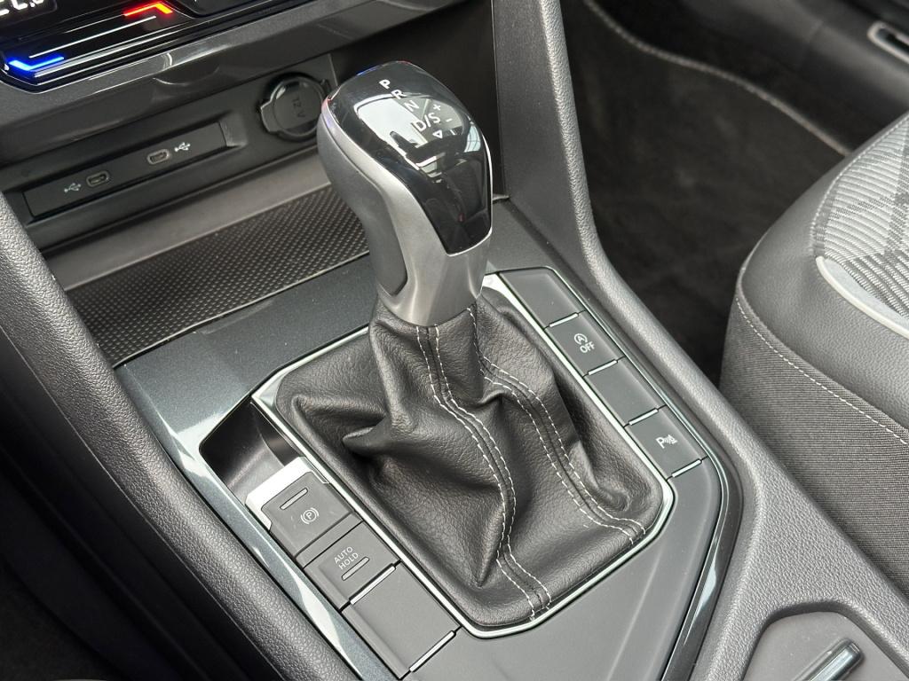 Volkswagen Tiguan 1.5 tsi 150pk dsg r-line | panoramadak | 20 inch | black 