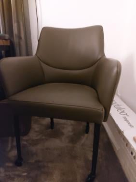 Nieuwe groene kamerstoelen