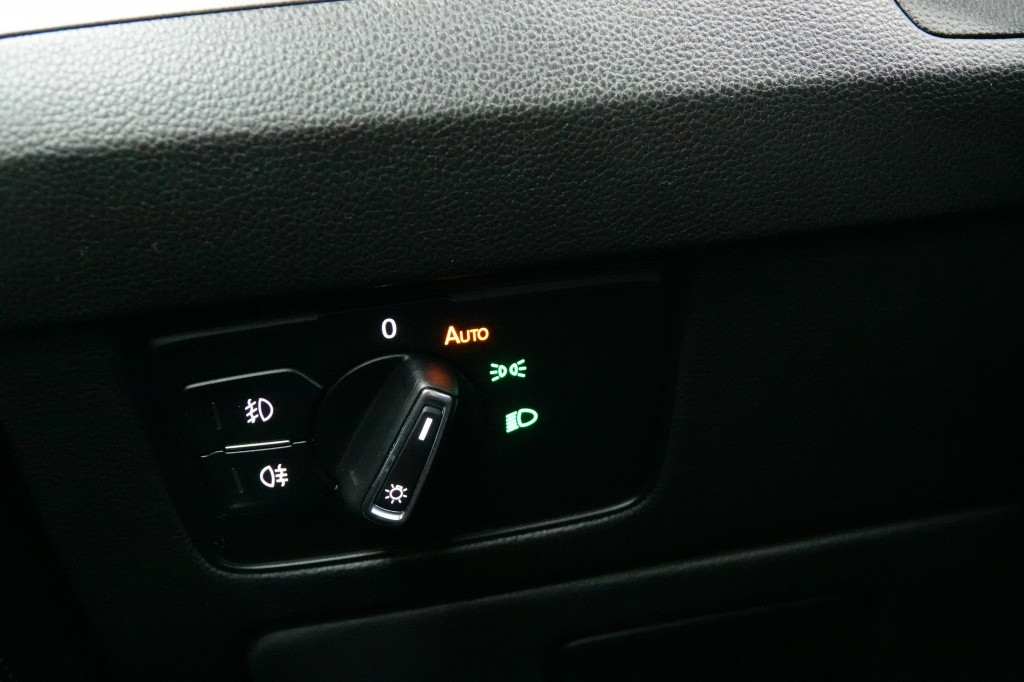 Volkswagen Passat 1.6 tdi | acc | carplay | camera | pdc |